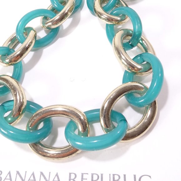 Banana Republic Lucite resin Green Gold Link Toggle Necklace - Picture 6 of 7